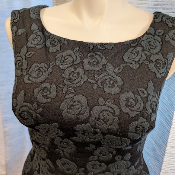 Betsey Johnson Dresses & Skirts - Betsey Johnson Fit & Flare Dress - Size 10